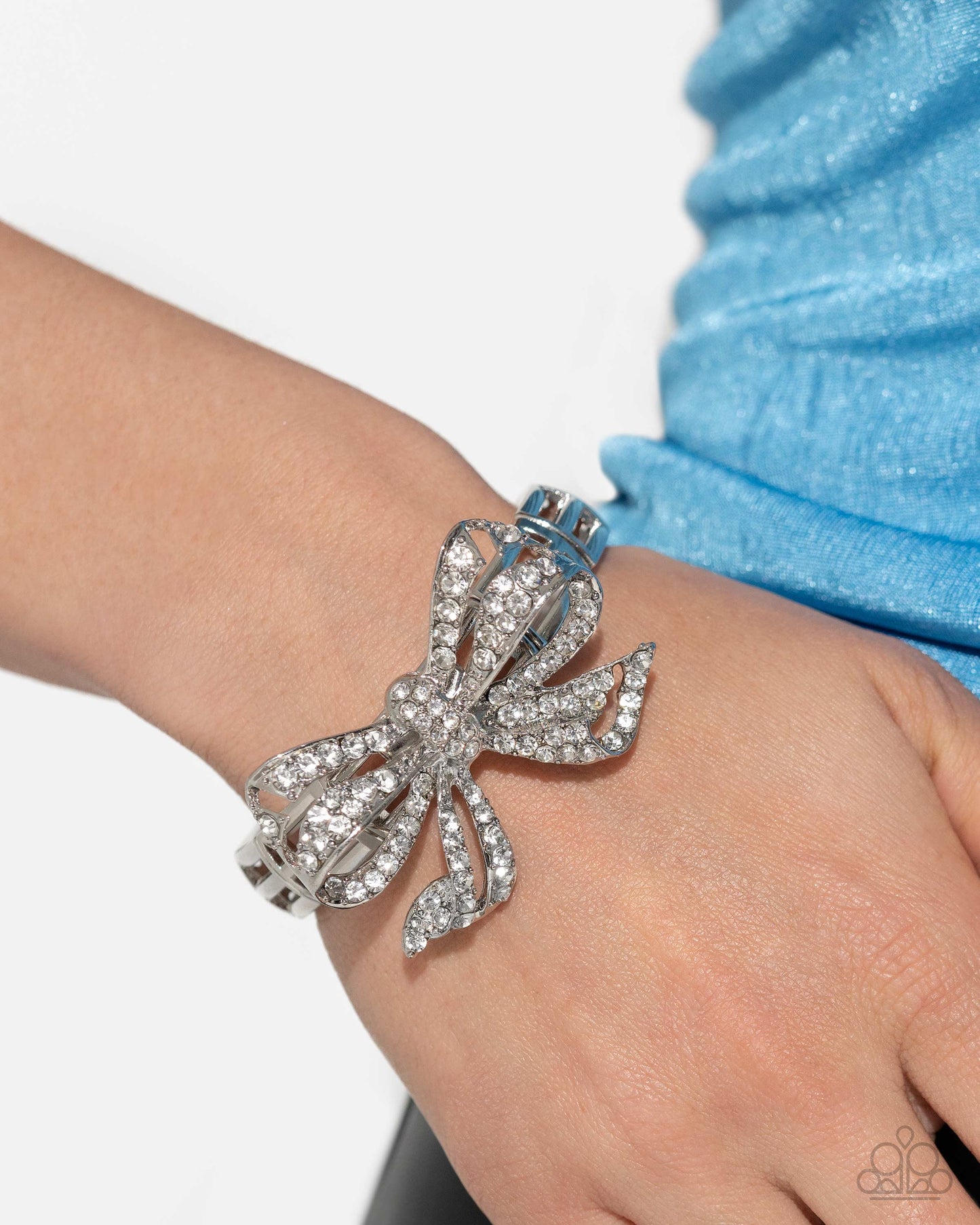 It's All A BOW To Me - White Rhinestone Silver Oversized Bow Stretch Bracelet Life Of The Party May 2024 Paparazzi B1577