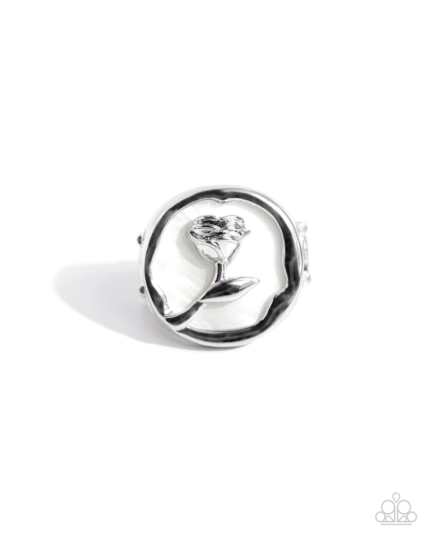Belles Rose - White Rose & White Shell Ring Paparazzi R0723