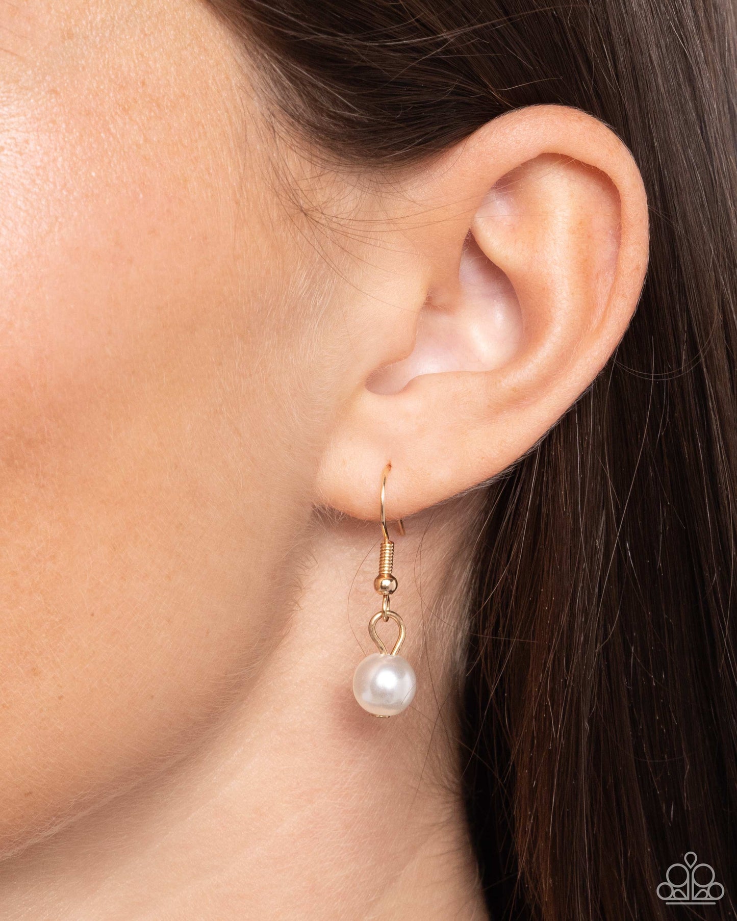 Coastal Crowd - Gold Starfish, Seashell & White Pearl Beach Inspired Accent Necklace Paparazzi N2705