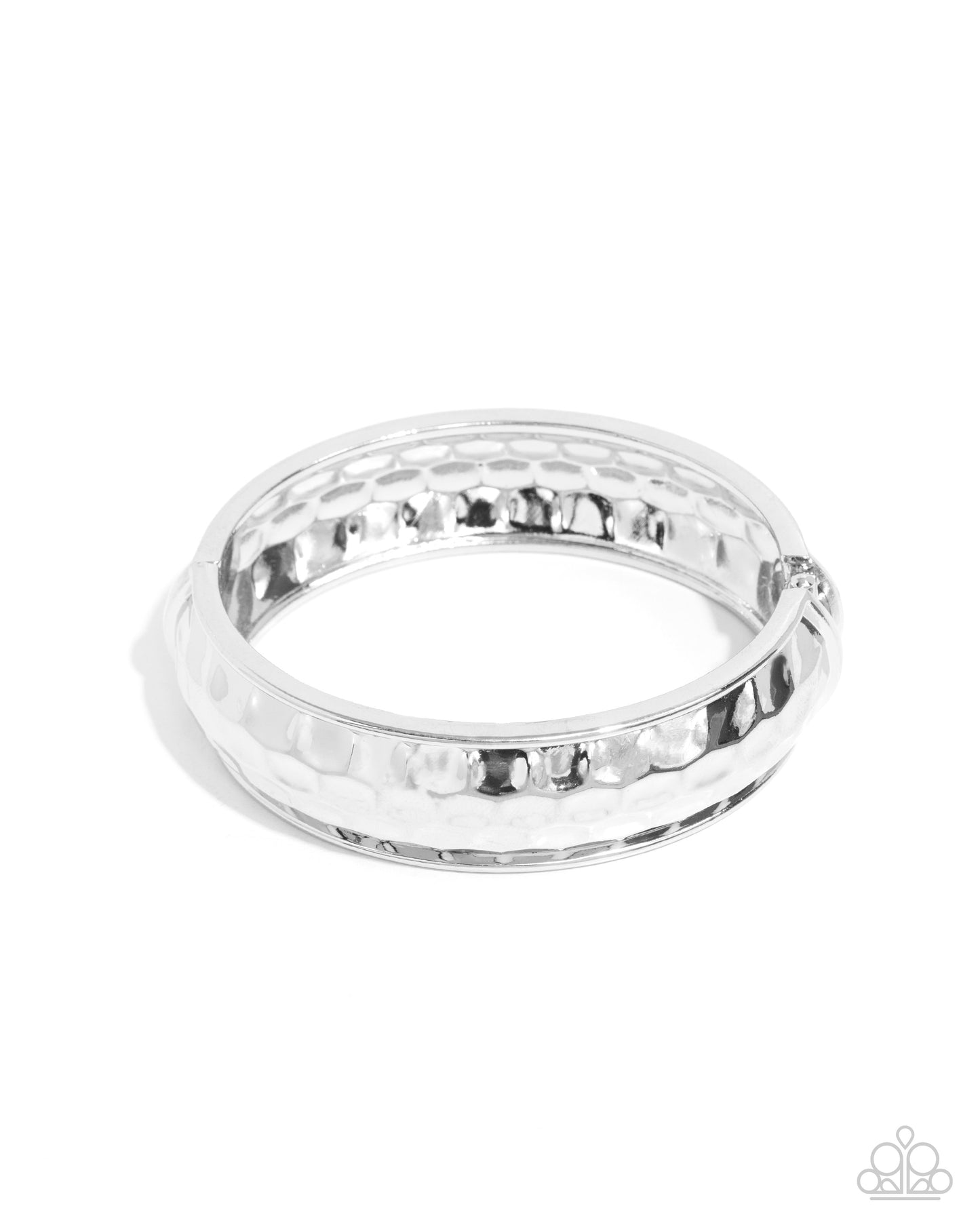 Paparazzi Hammered Hardware - Silver Hammered Industrial Look Hinged Bracelet B2623
