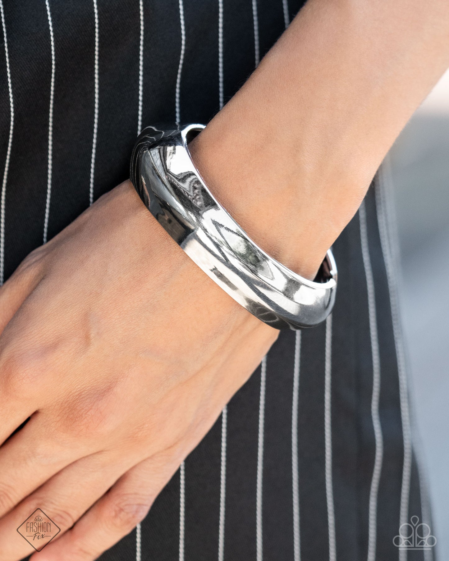Rainy Refulgence - Silver Hinge Bracelet Fashion Fix October 2024 Magnificent Musing Paparazzi B1853
