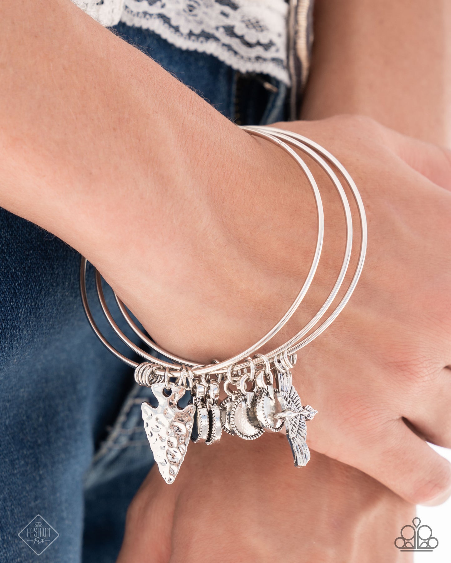 Chief of Confidence - Silver Bracelet October 2024 Simply Santa Fe Fashion Fix Paparazzi B1936