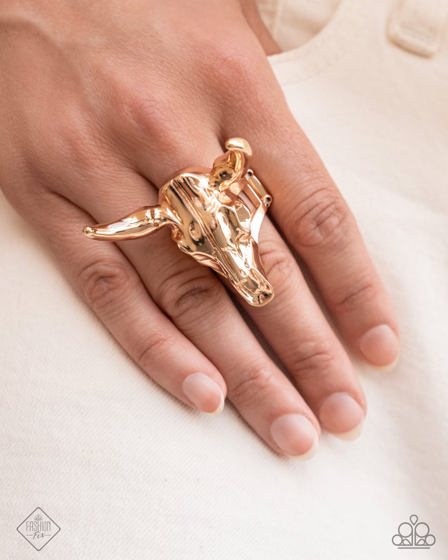 Texan Tutor - Gold Cow Skull Western Simply Santa Fe Fashion Fix November 2024 Paparazzi R1102