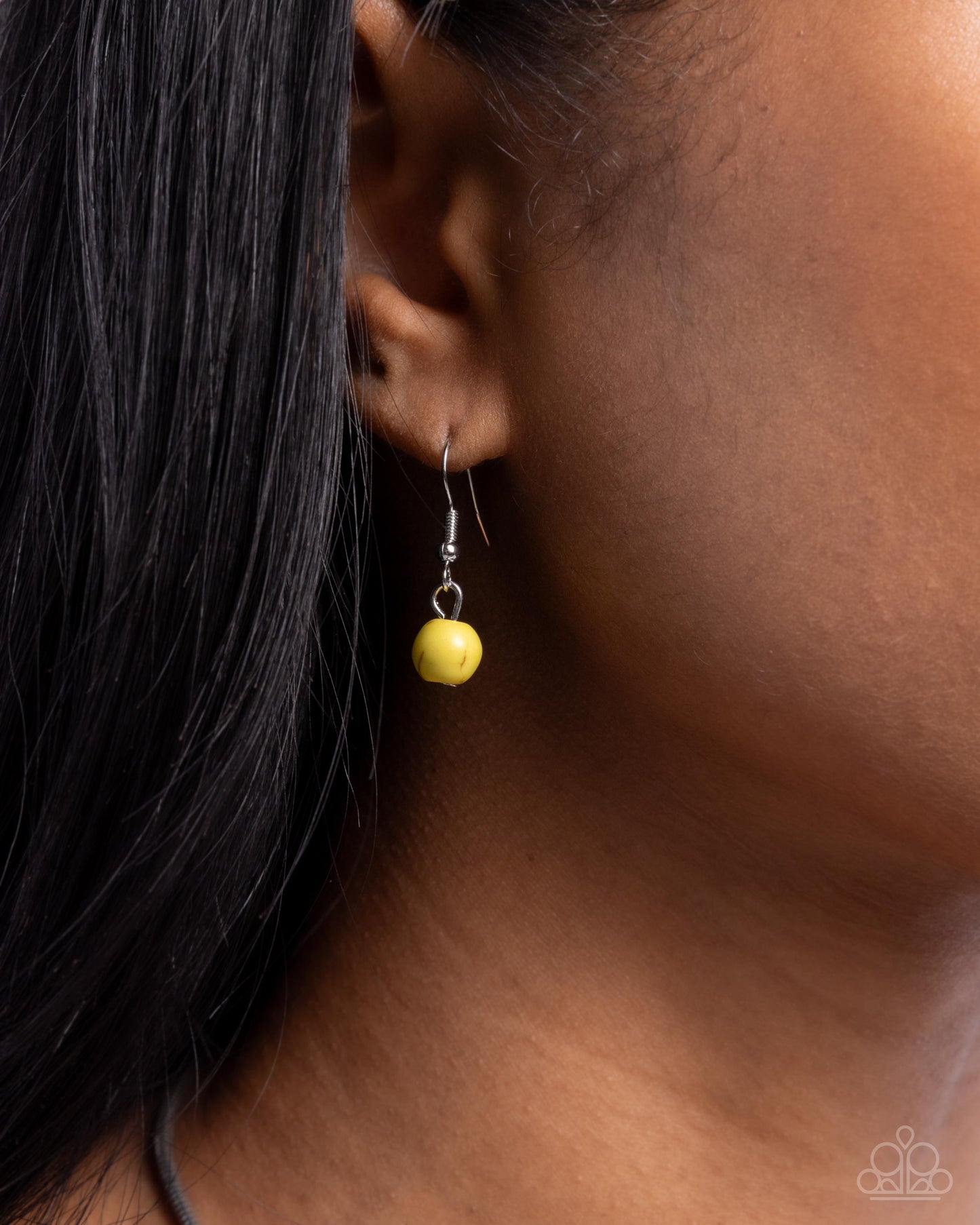 Tasteful Texture - Yellow Stone Center Silver Hammered Flower Necklace Paparazzi N2910