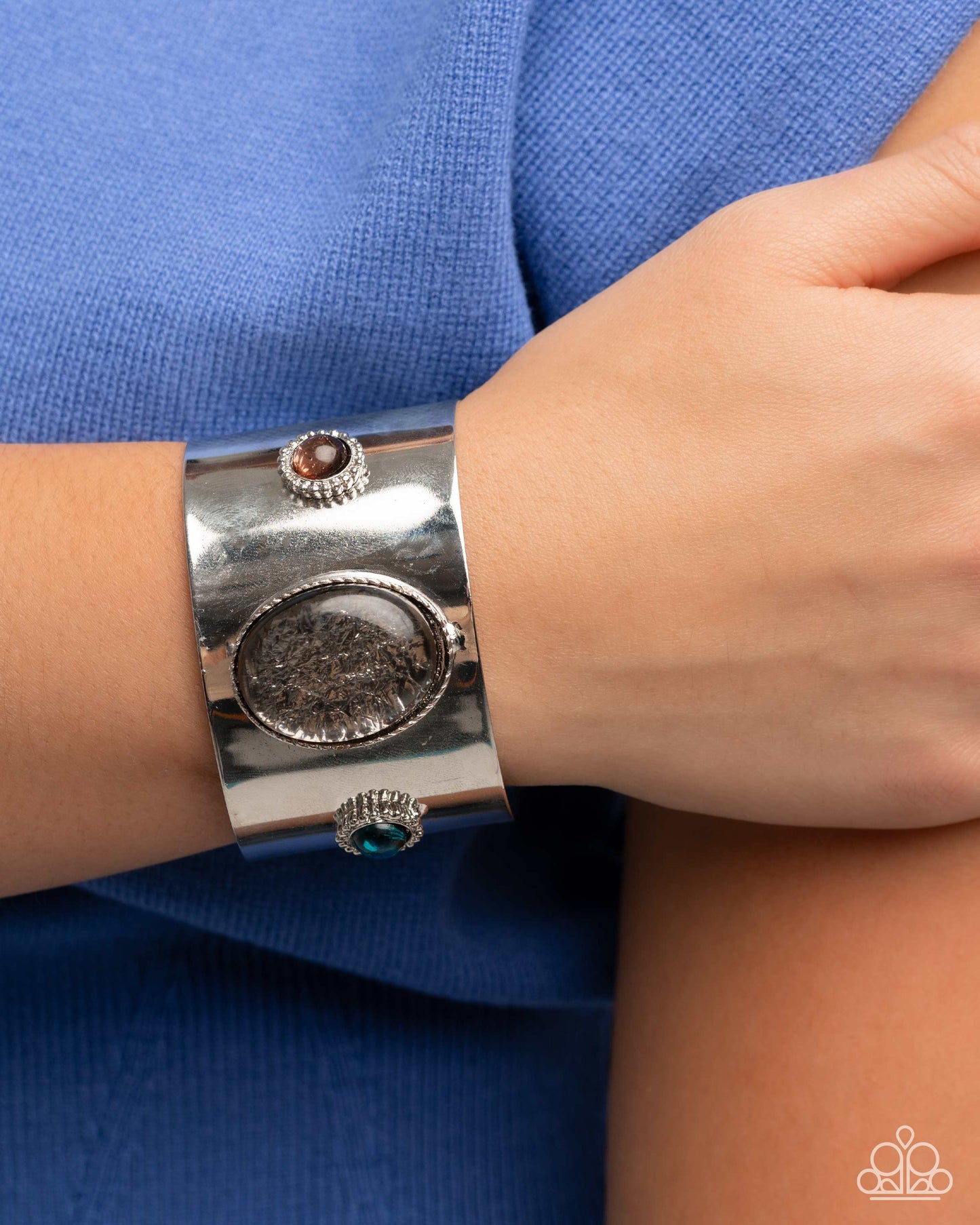 Rule the Light - Complete Look Rule the Night Silver Necklace & Bracelet: Rule the Flight - Silver Cuff Bracelet Set Paparazzi N3594