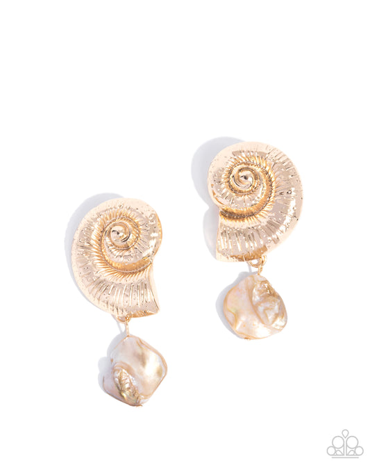 Conch Calypso - Gold Toned Faux Shell Statement Earring Paparazzi E2933