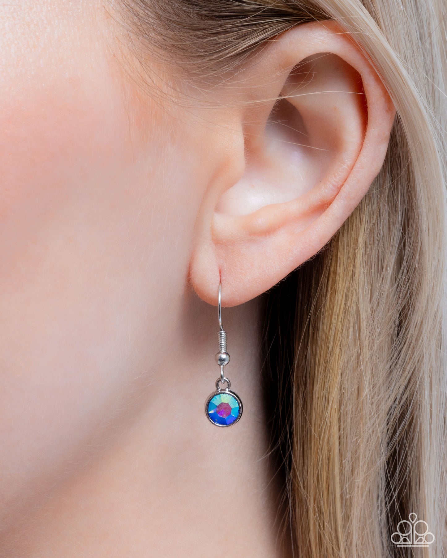 Straight Up Stellar - Blue Light Sapphire Iridescent Rhinestone Star & Snake Chain Necklace Paparazzi N3627