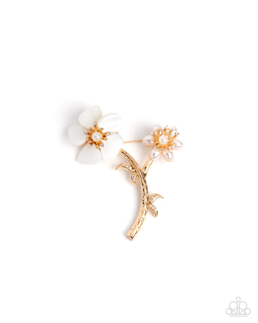 Blooming Boutonniere - Gold Hammered Stem & White Shell Petaled Flower Brooch Lapel Pin Paparazzi BR004