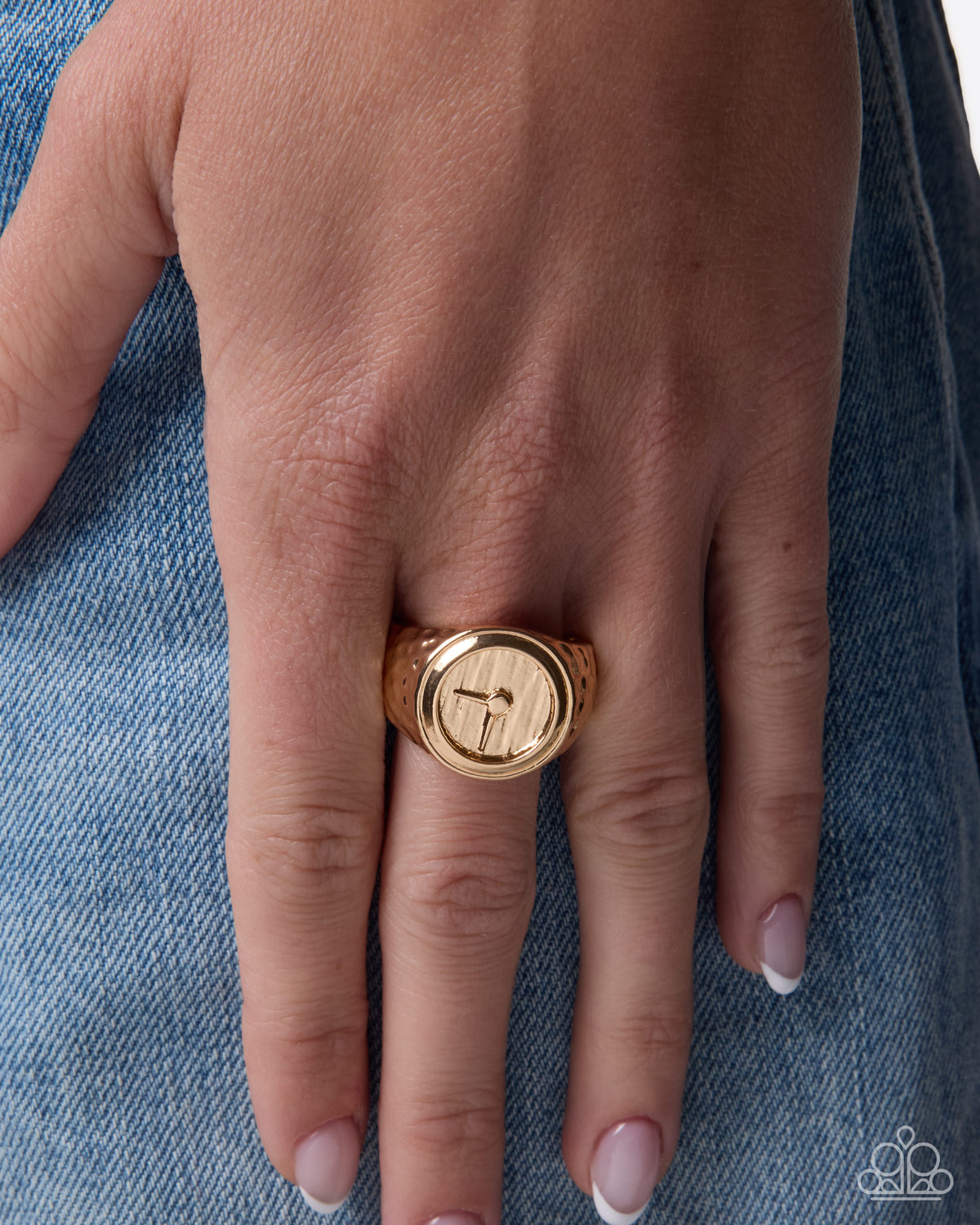 Compelling Clock - Gold