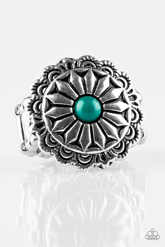 Daringly Daisy Green Floral Ring R0070