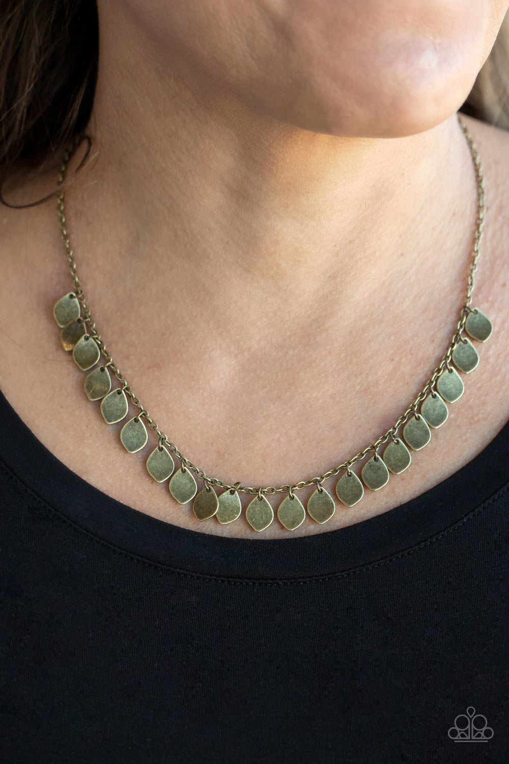 Dainty Discovery Brass Necklace Paparazzi N0128