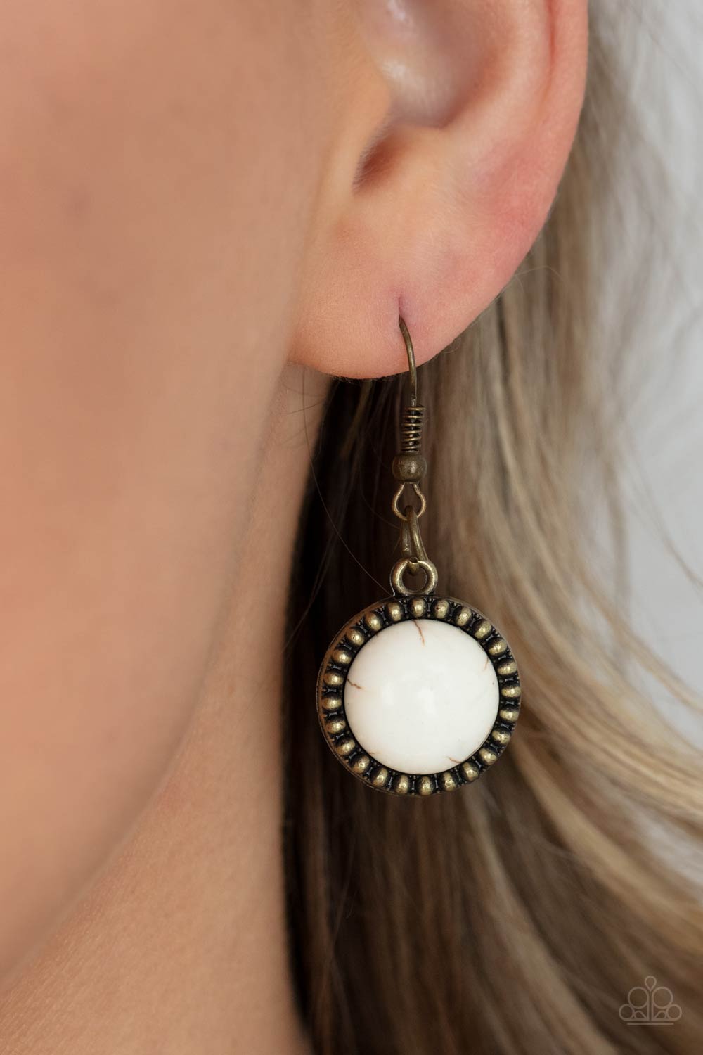 She Went West - Brass White Cracked Stone Necklace Paparazzi N0373
