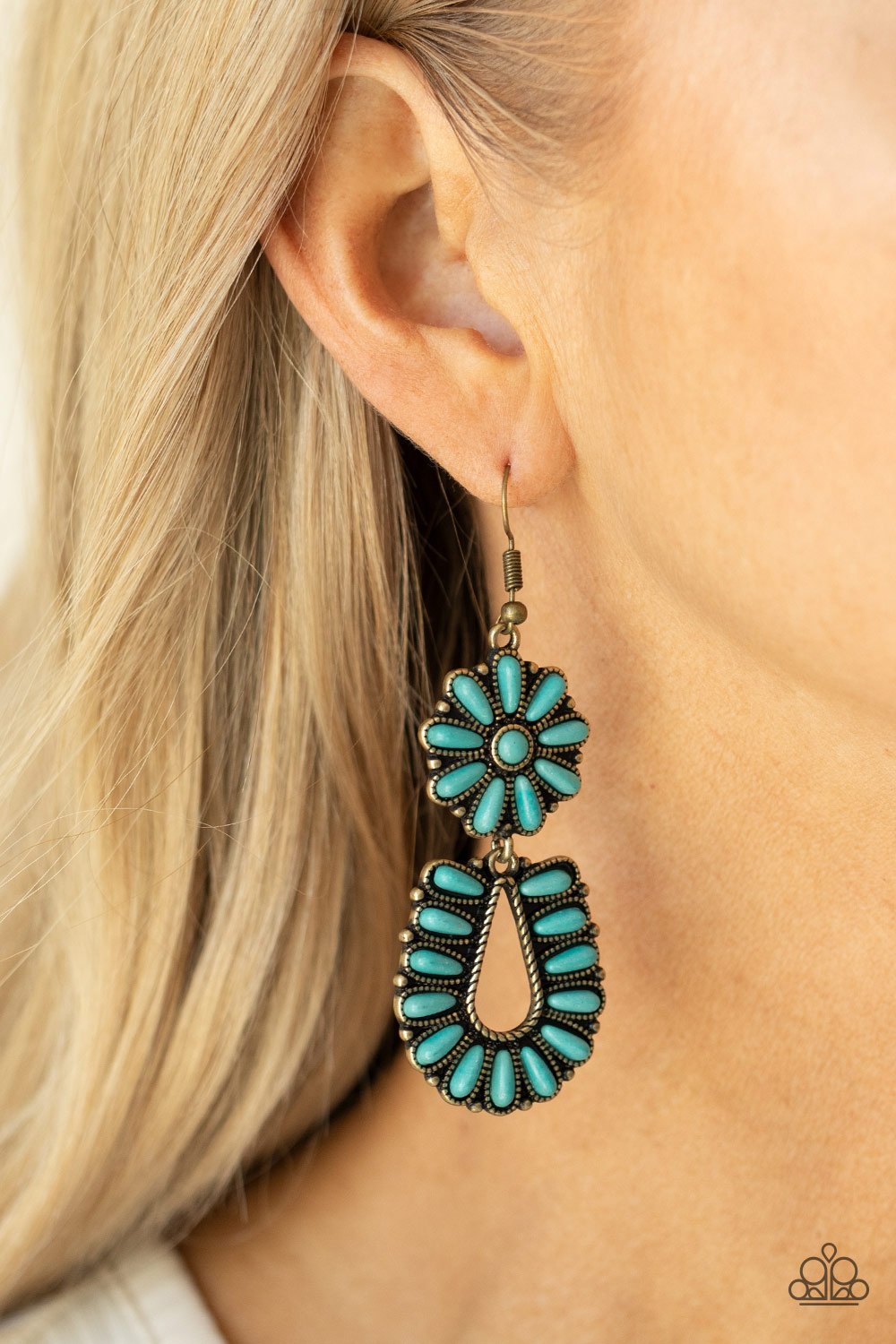 Badlands Eden Brass Earring Paparazzi E0164 Fall 2021