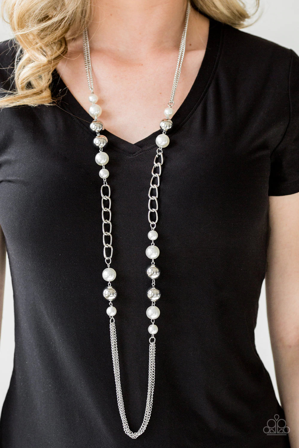 Uptown Talker White Pearly Bead Silver Chain Necklace Paparazzi N0075