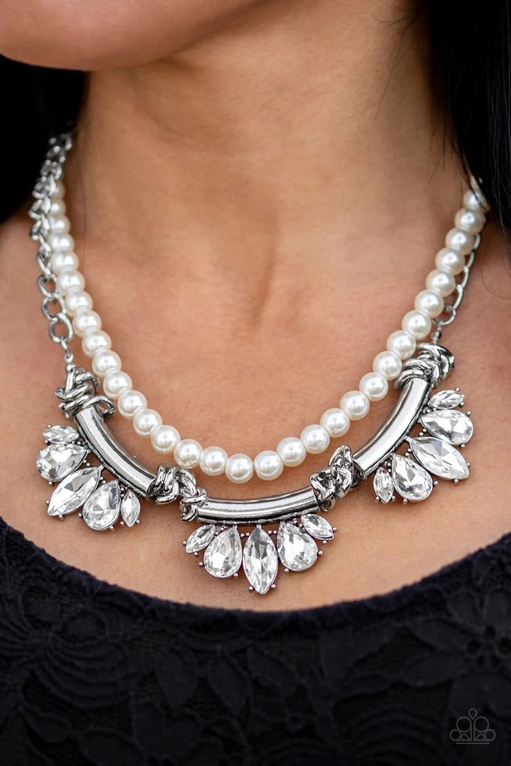 Bow Before The Queen White Pearl & Rhinestone Silver Layered Necklace Paparazzi N1905