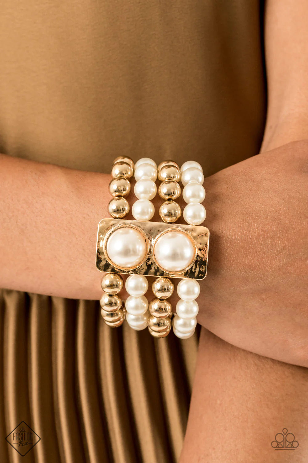 Wealth Conscious Gold White Pearl Stretch Bracelet Fashion Fix October 2020 Paparazzi B1471