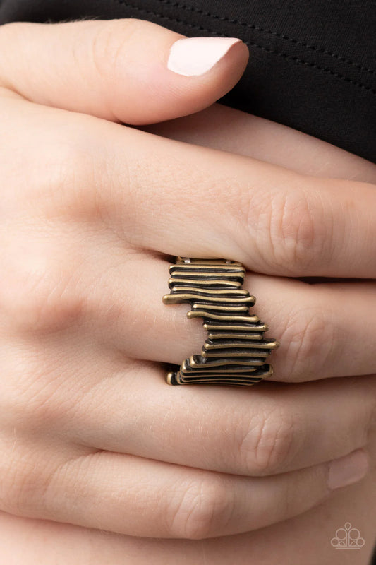 Along The Lines Brass Wavy Bar Ring Paparazzi R0646