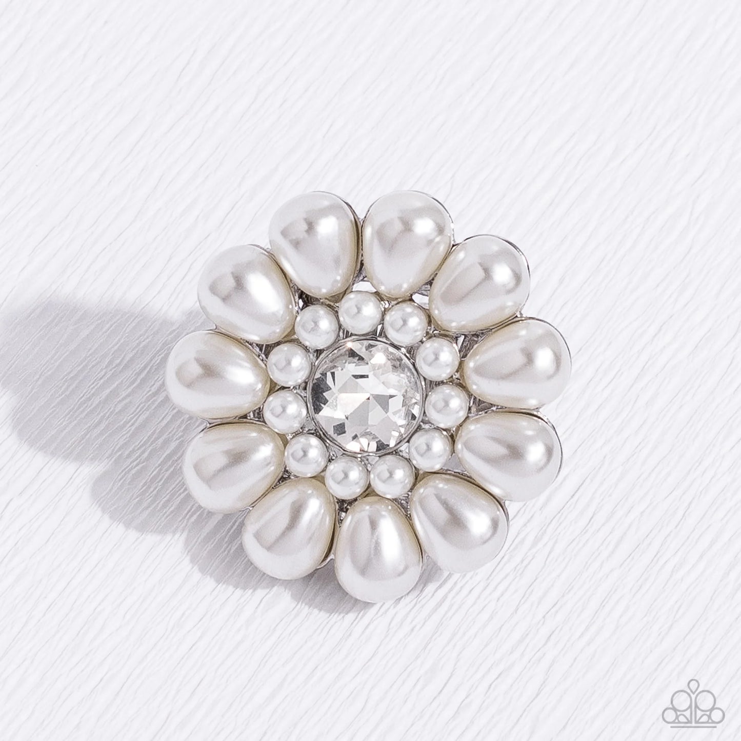 Pearl Talk White Pearl Floral Ring Life Of The Party September 2023 Paparazzi R0565