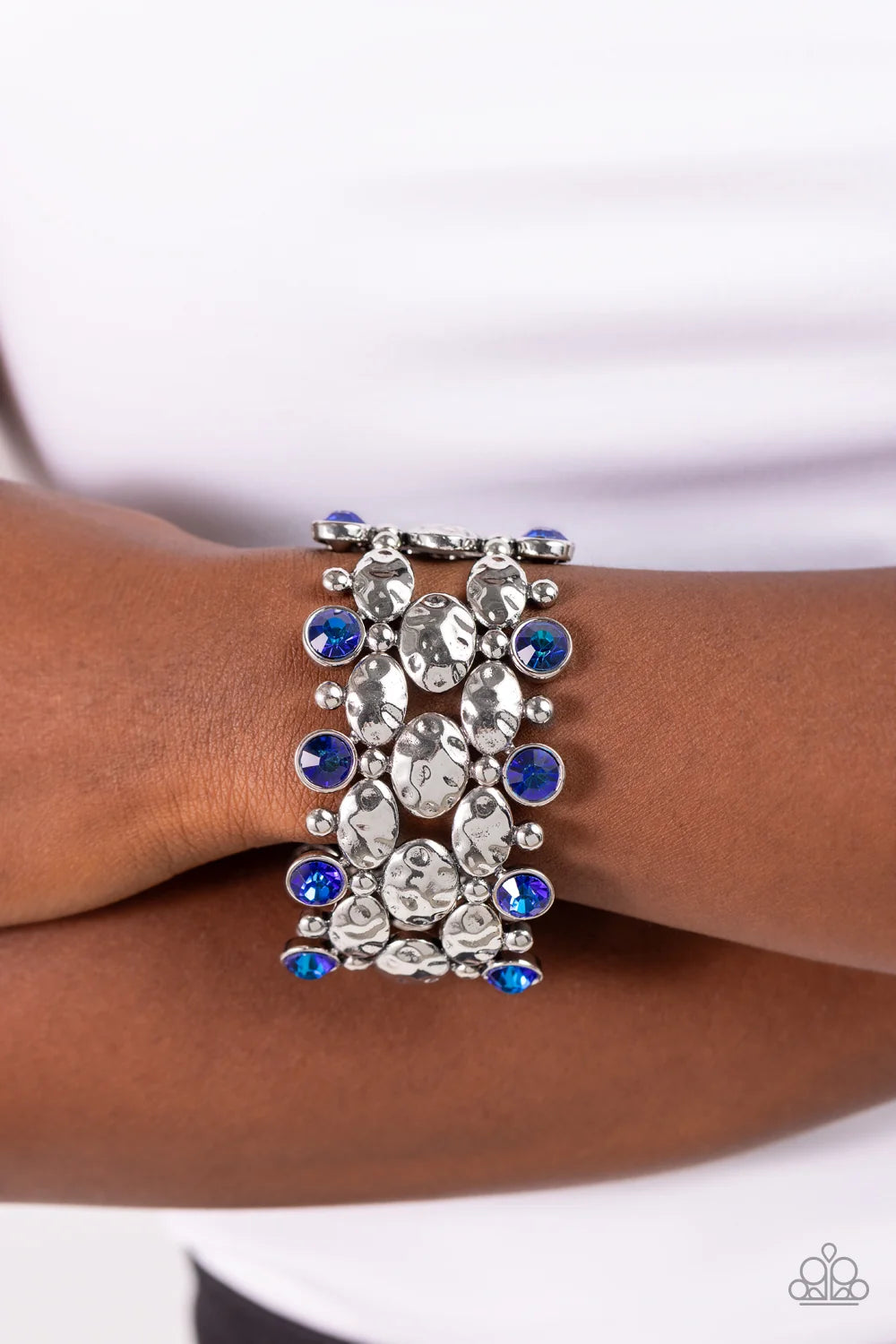 Paparazzi Hammered Headliner - Blue Gem Silver Oval Hammered Stretch Bracelet
