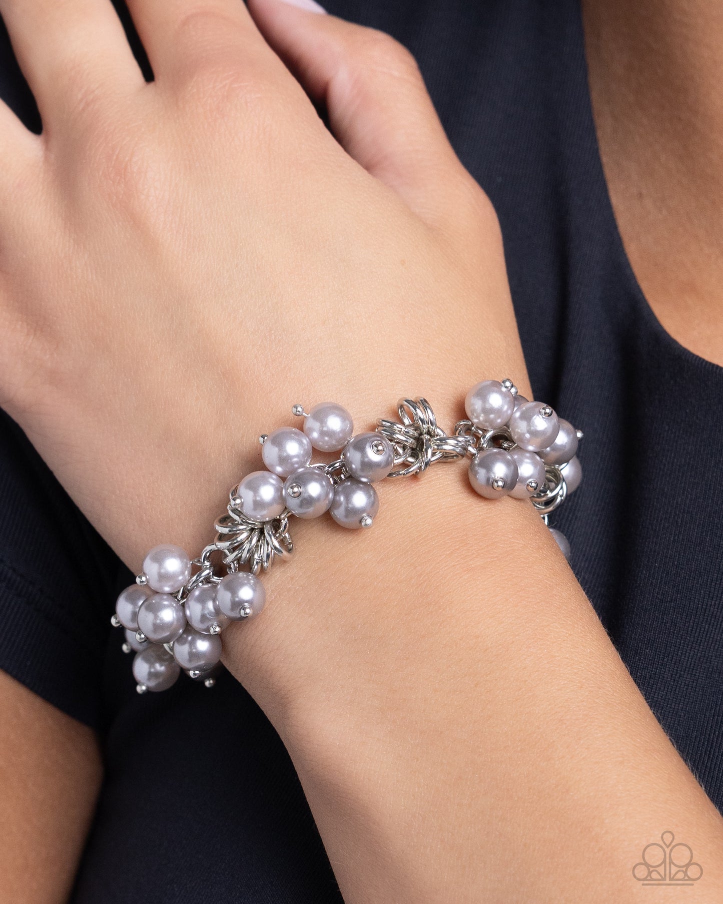 Endless Loop - Silver Sharkskin & Northern Droplet Pearl Bracelet Paparazzi B1763