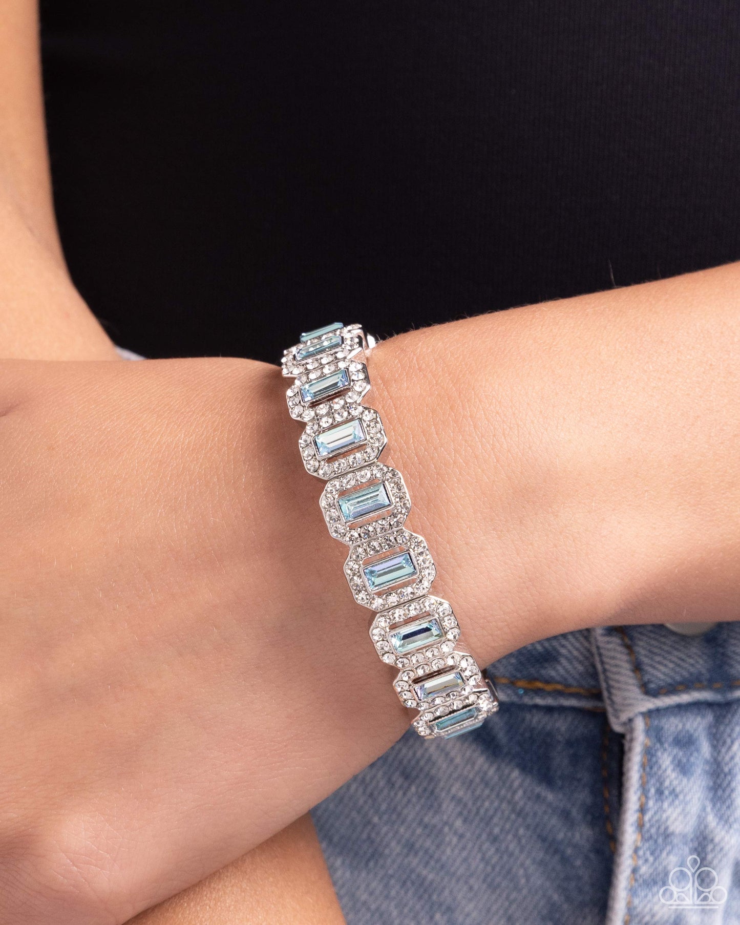 Gasp-Worthy Glitter - Blue - Light Blue & White Gem Stretch Bracelet Paparazzi B2115
