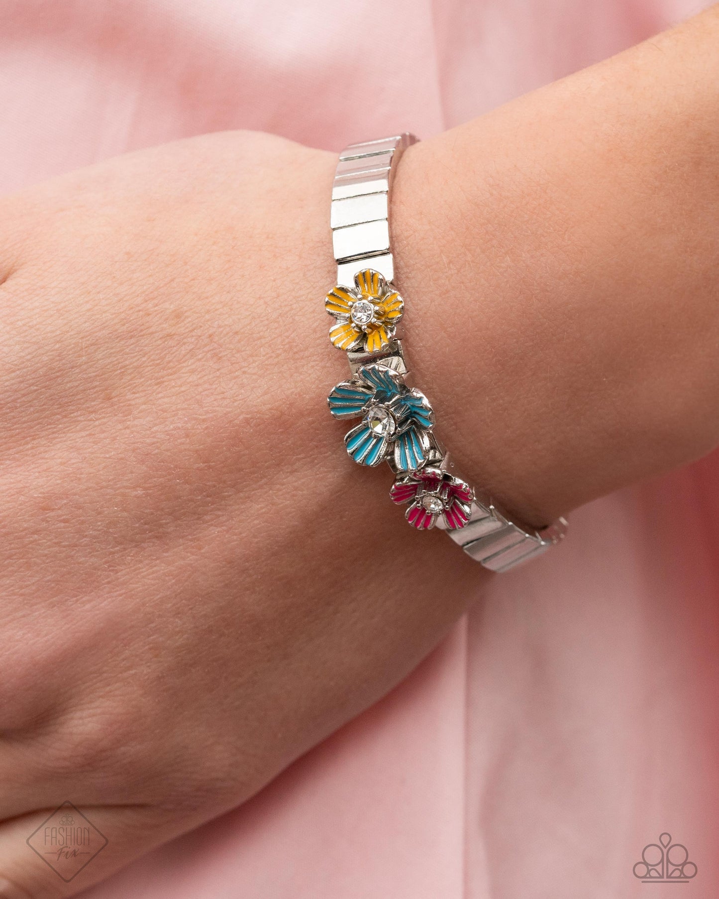 Hamptons Headline - Multi Colored Flower Stretch Bracelet Fashion Fix Glimpses Of Malibu June 2024 Paparazzi B1725