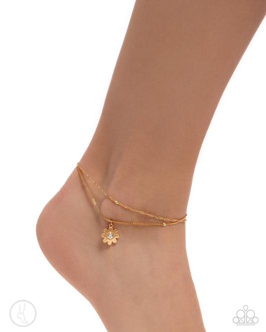 Blossoming Breeze - Gold Flower Anklet Paparazzi B1707