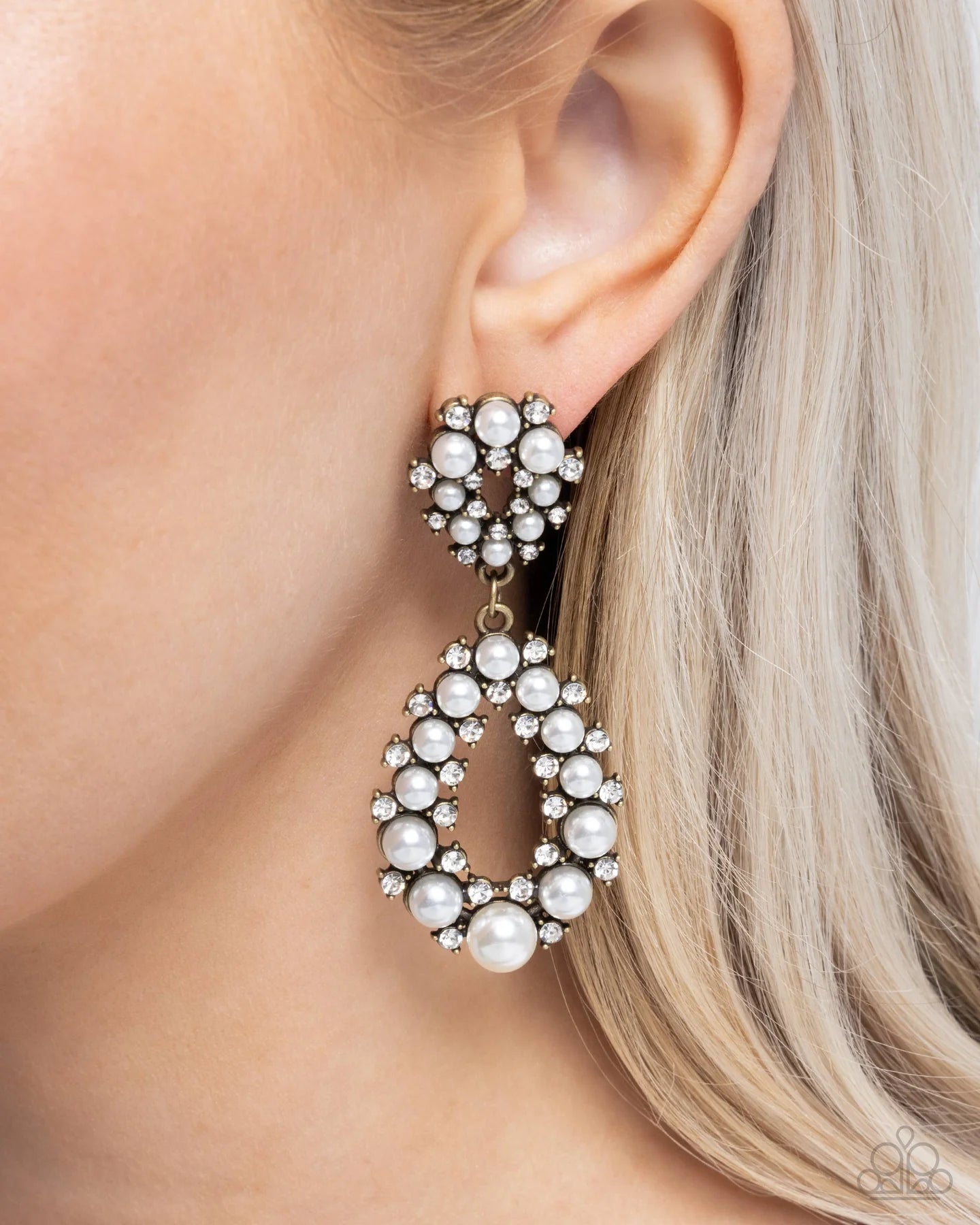 Paparazzi Dapper Debut - Brass White Pearl Post Earrings E2815