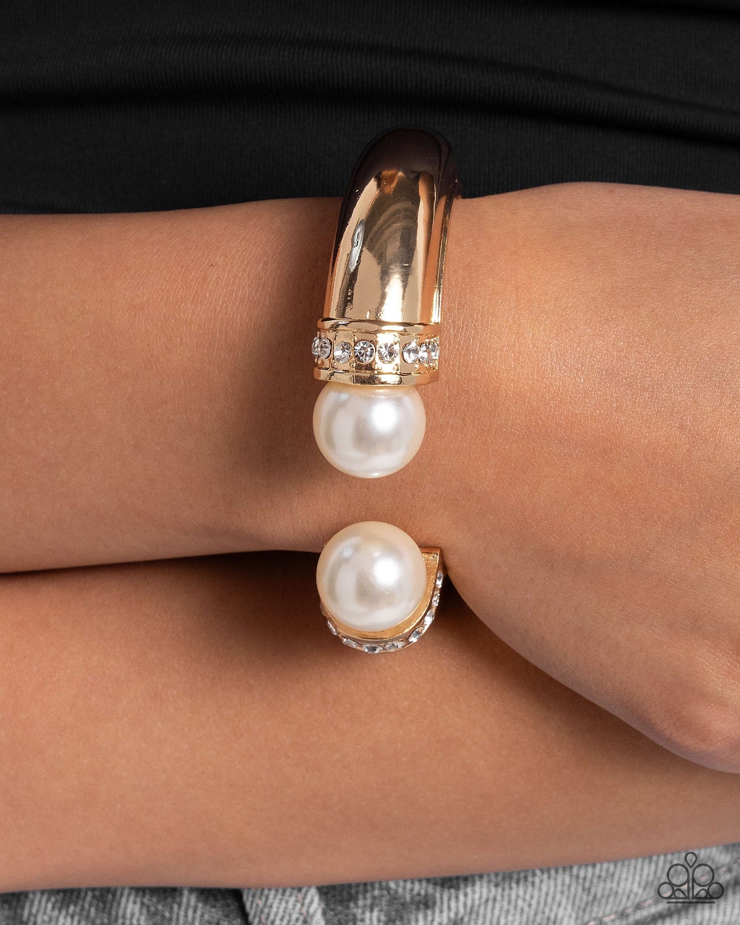 Paparazzi Breathtaking Balance - Gold White Pearl Hinge Bracelet B2655