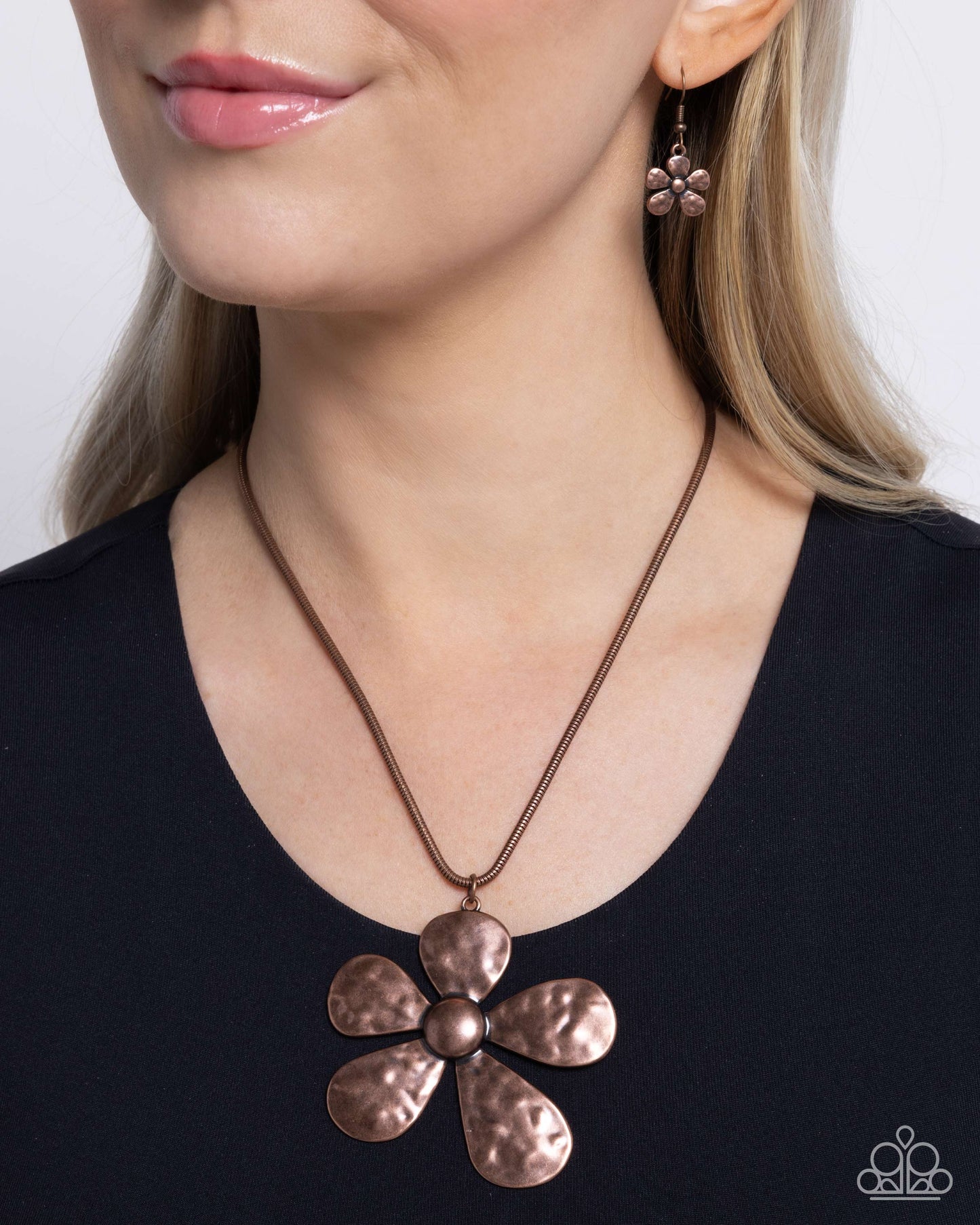 Gratifying Garden - Copper Hammered Flower Pendant Necklace Paparazzi N2820