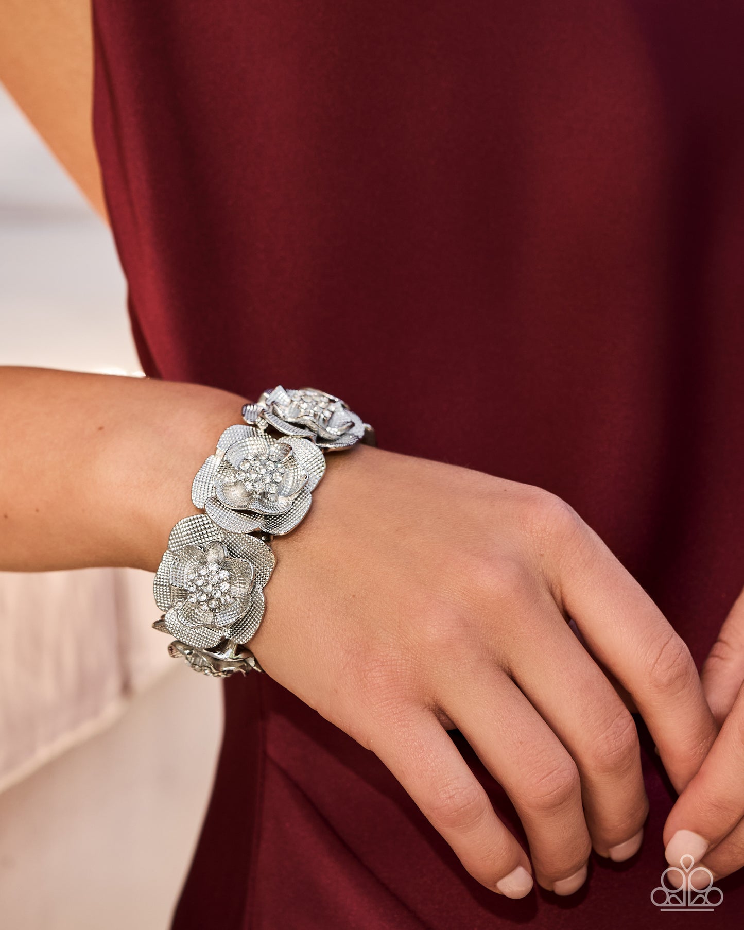 Paparazzi Floral Fare - White Rhinestone Silver Flower Stretch Bracelet