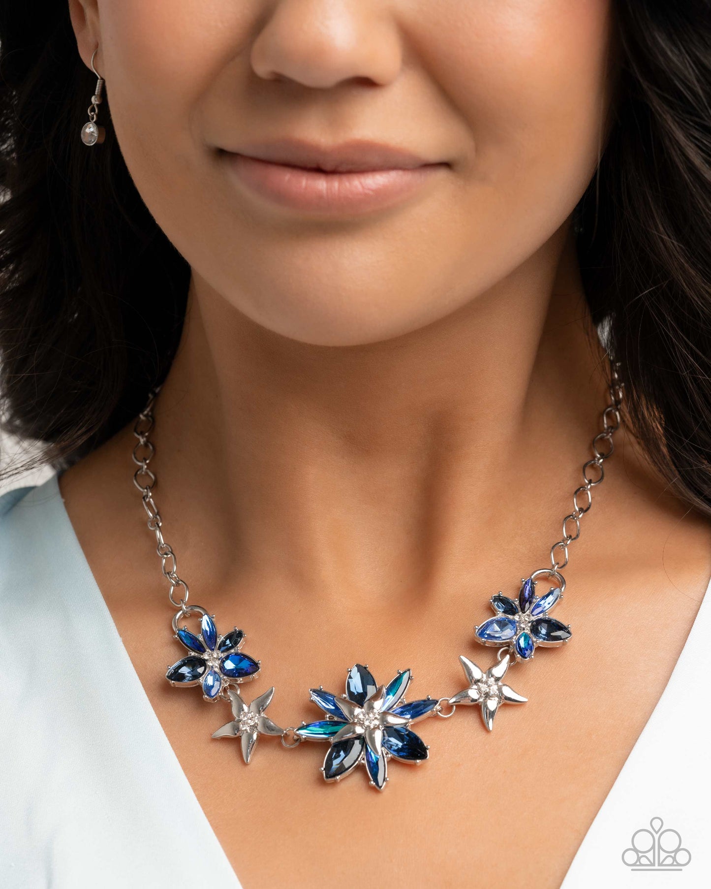 Complete Look Blue Necklace Floral Feature & Blue Bracelet: Floral Factor - Blue Bracelet Set Paparazzi N3595
