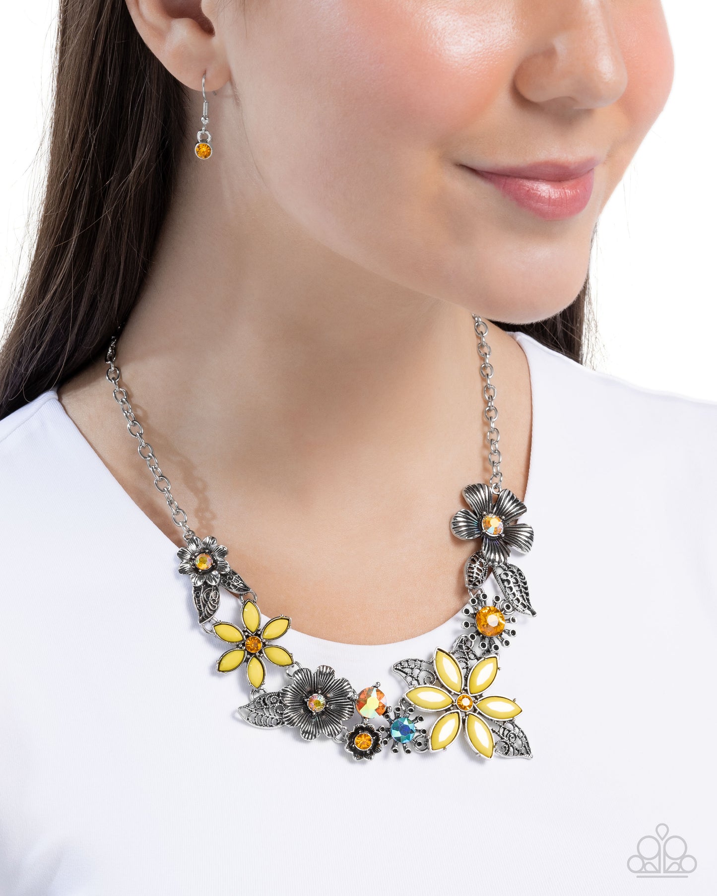 GARDEN My Sparkle - Yellow, Silver Flowers & Yellow Iridescent Rhinestone Center Necklace Paparazzi N3088