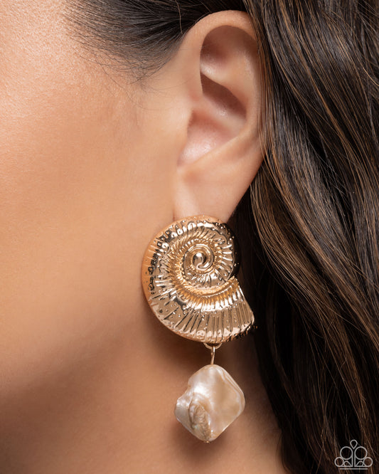 Conch Calypso - Gold Toned Faux Shell Statement Earring Paparazzi E2933