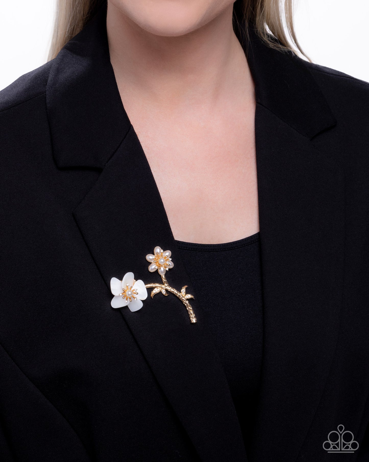 Blooming Boutonniere - Gold Hammered Stem & White Shell Petaled Flower Brooch Lapel Pin Paparazzi BR004