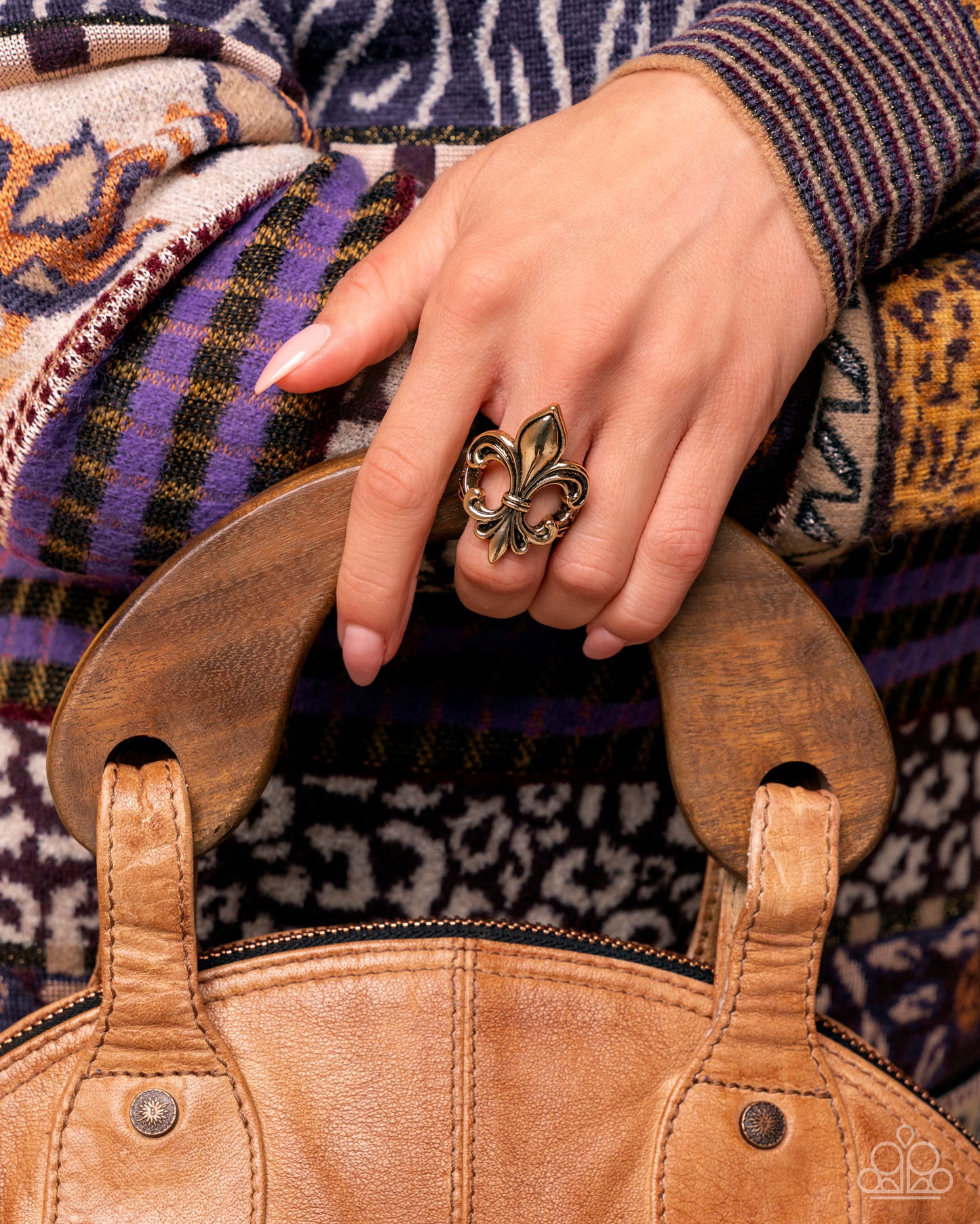 Fleur de Lis - Gold - Antiqued Gold Emblem Ring Paparazzi R1194