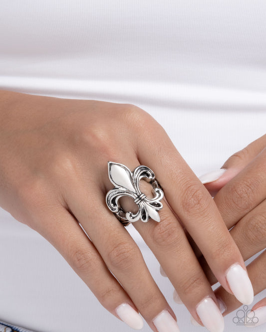 Paparazzi Fleur de Lis - Silver Ring