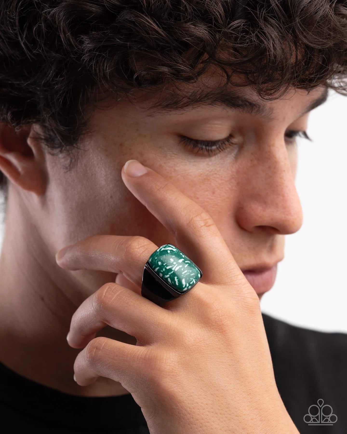 Crowd Pleasing Color - Green Stone Black Urban Ring Paparazzi 2025 Convention Exclusive R1101
