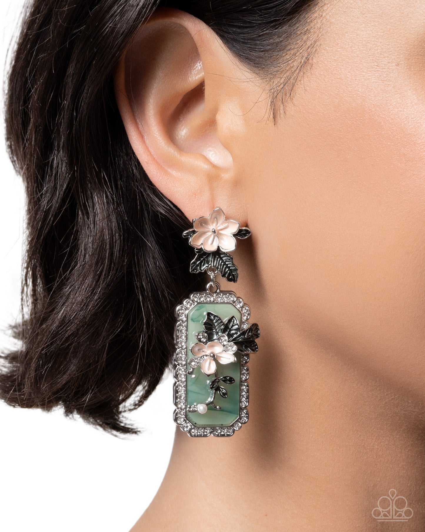 Paparazzi Pristine Portrait - Green & Light Peach Flower Post Earring