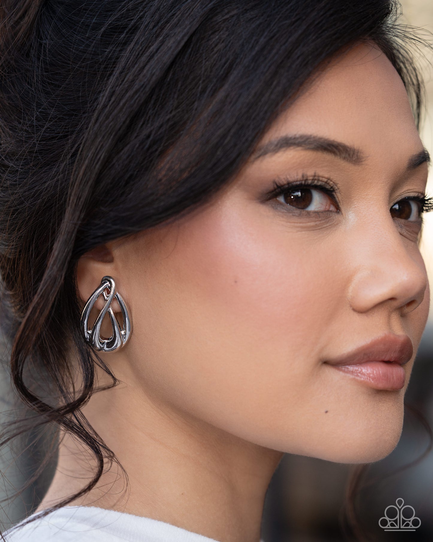 Paparazzi Sturdy Sheen - Silver High Sheen Post Earring E3201