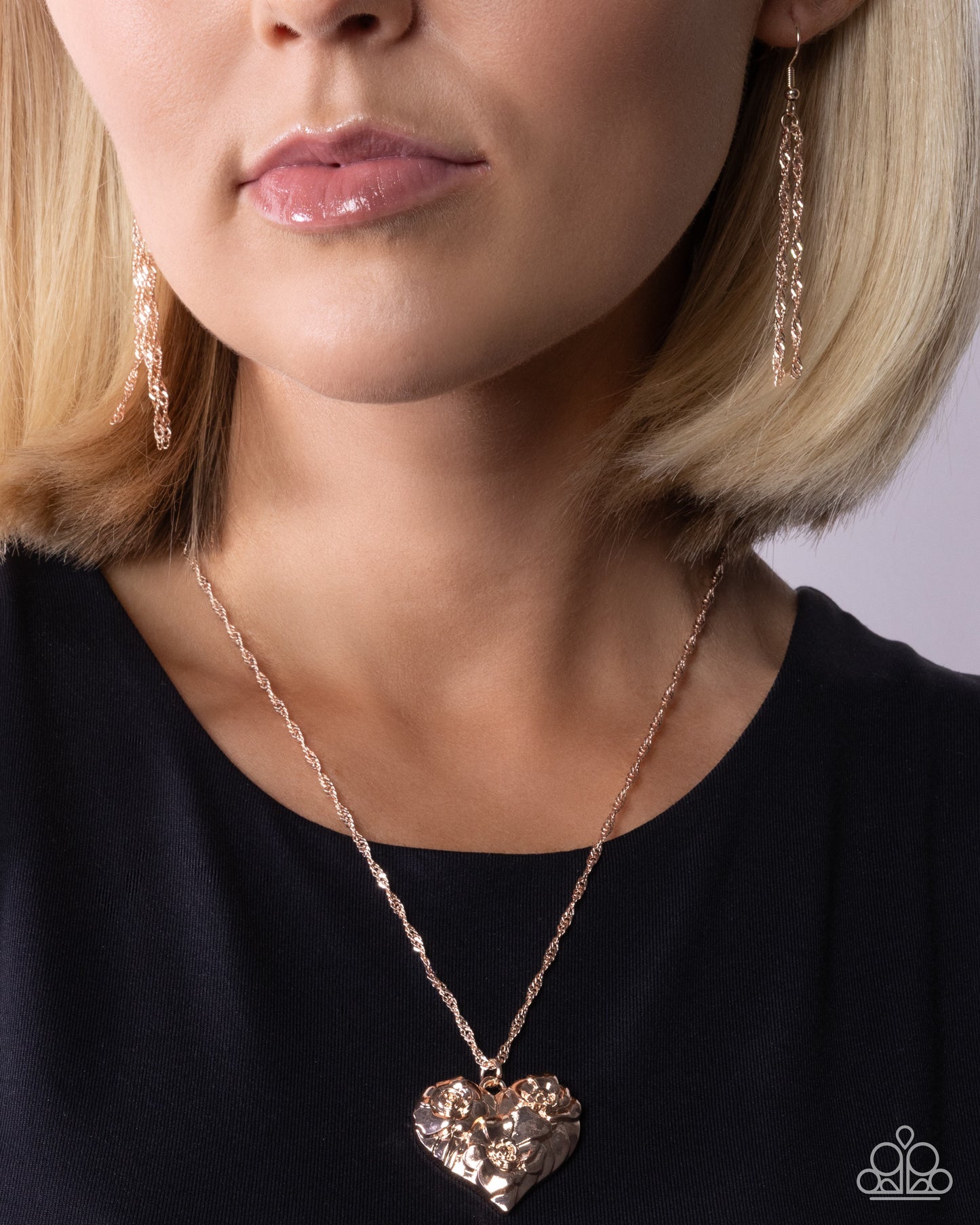 Paparazzi Vintage Flair - Rose Gold Heart Flower Necklace N1318