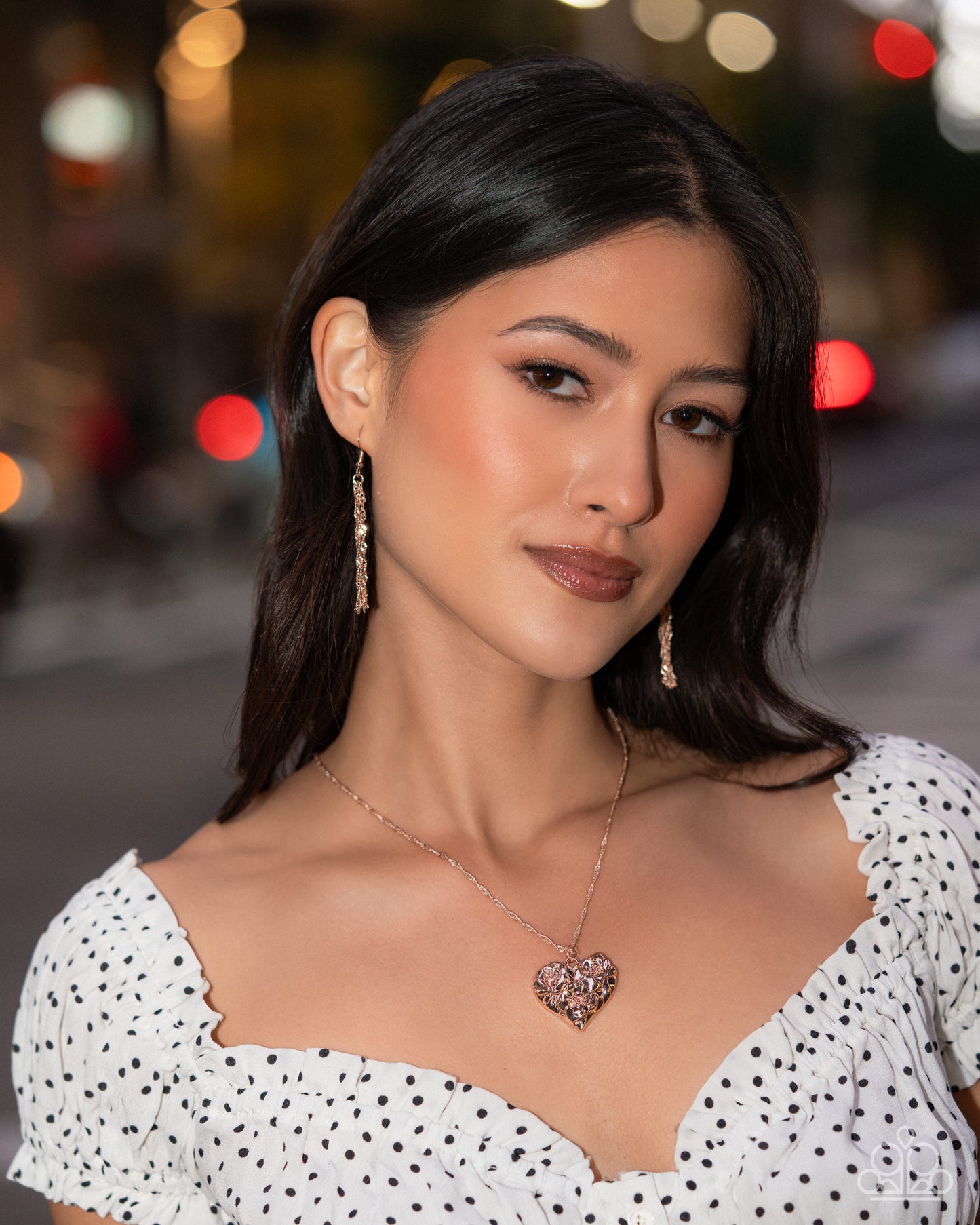 Paparazzi Vintage Flair - Rose Gold Heart Flower Necklace N1318