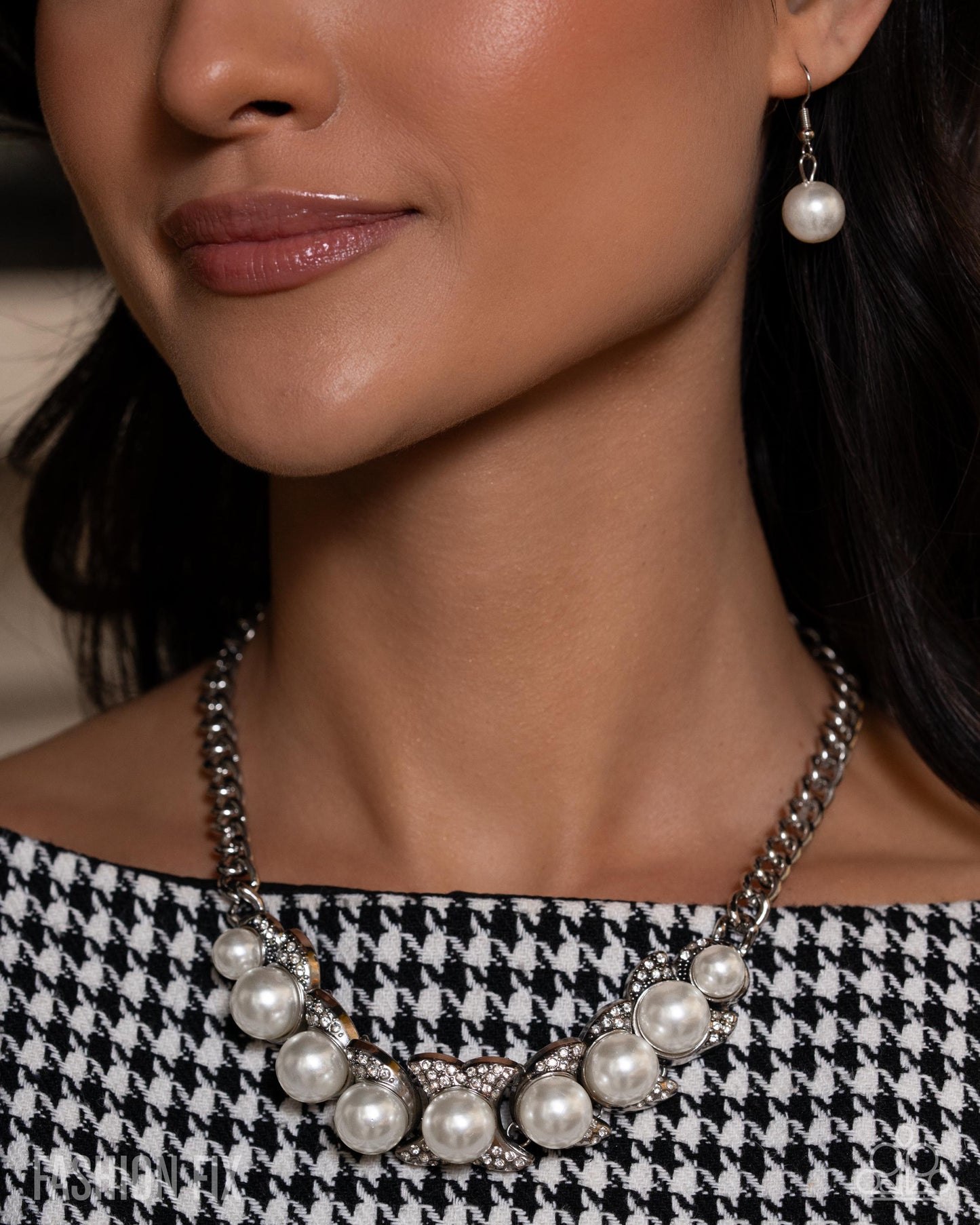 Paparazzi Vintage Appeal - White Rhinestone & Pearl Necklace Fiercely 5th Avenue Fashion Fix January 2026 N3854