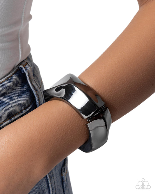 Paparazzi Robust Reveal - Black Gunmetal Hinged Bracelet B2772