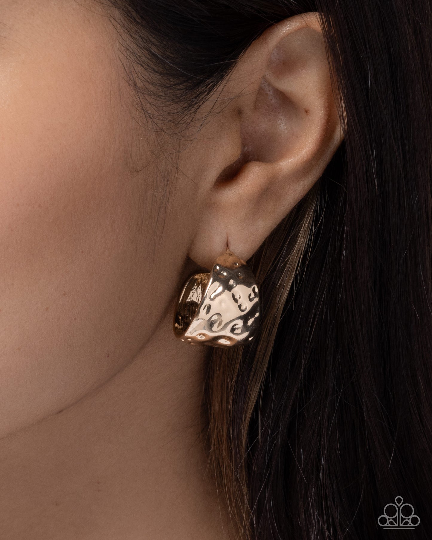 Paparazzi Hammered Hustle - Gold Hammered 1 Inch Hoop Earring E3401