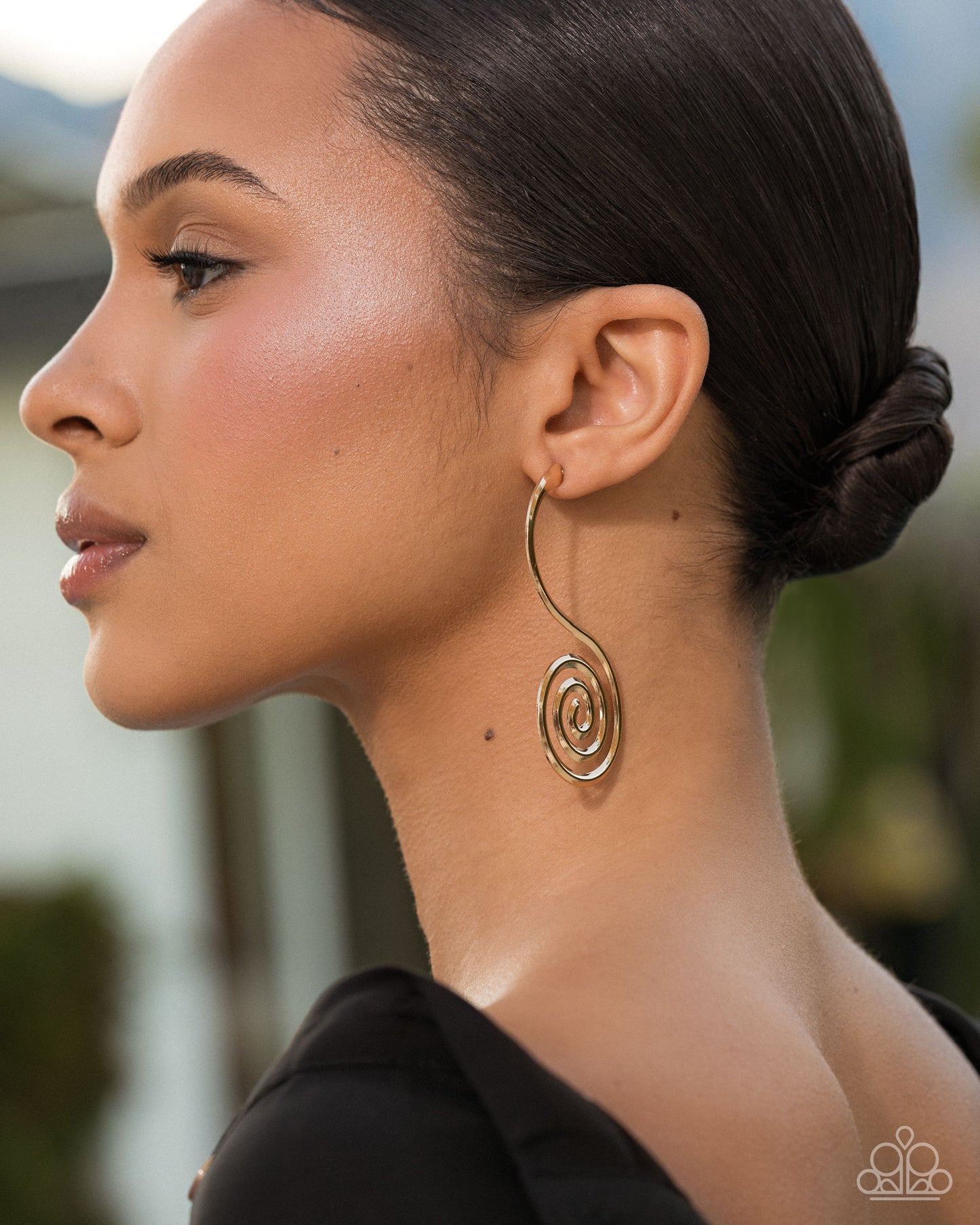 Paparazzi Spiral Showcase - Gold Spiral Earring