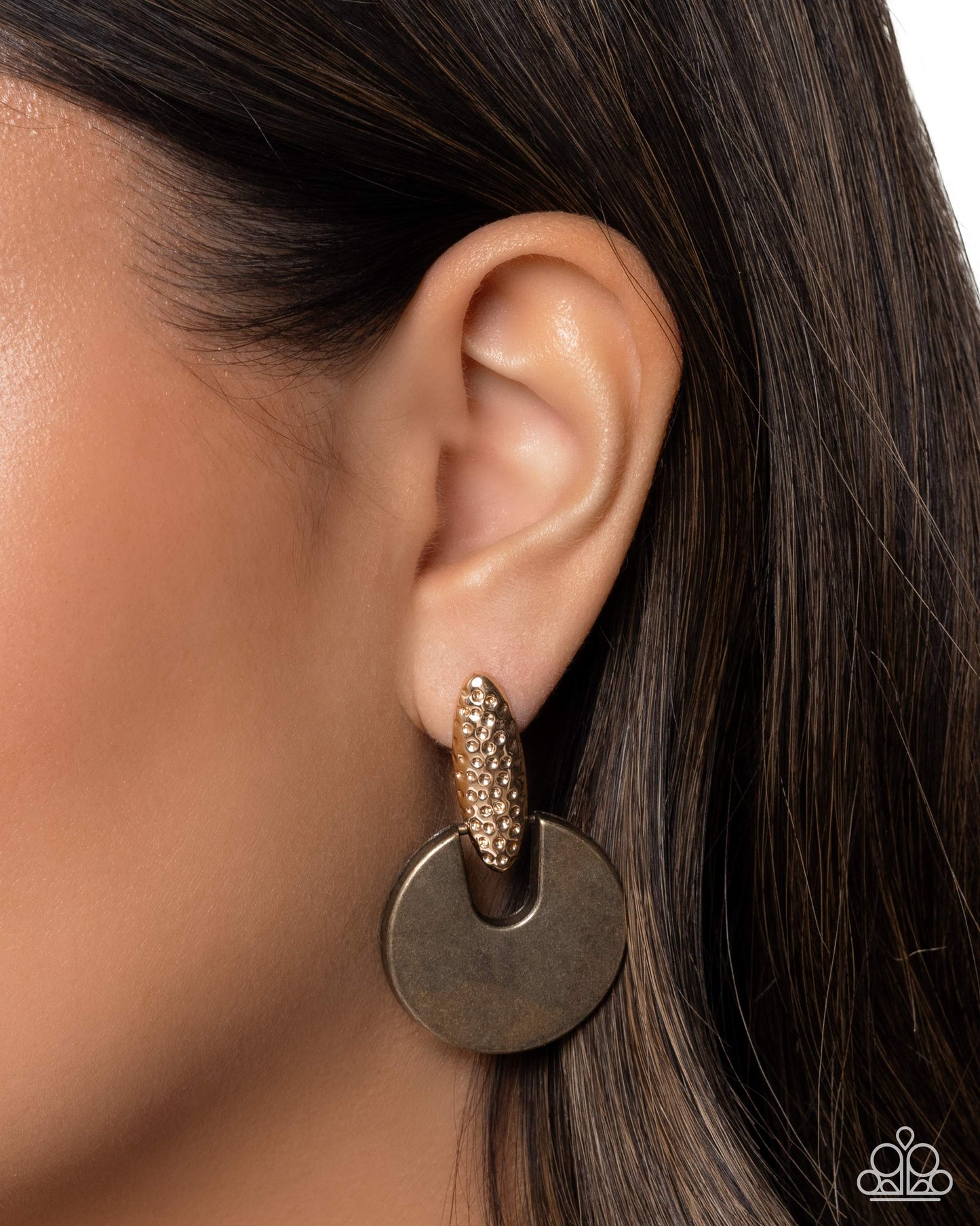 Paparazzi Fierce Fable - Brass & Hammered Gold Post Earring E3409