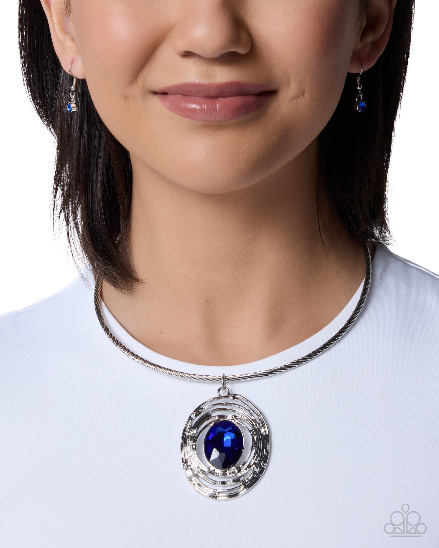 Paparazzi Fashionable Find - Blue Gem Silver Collar Style Necklace