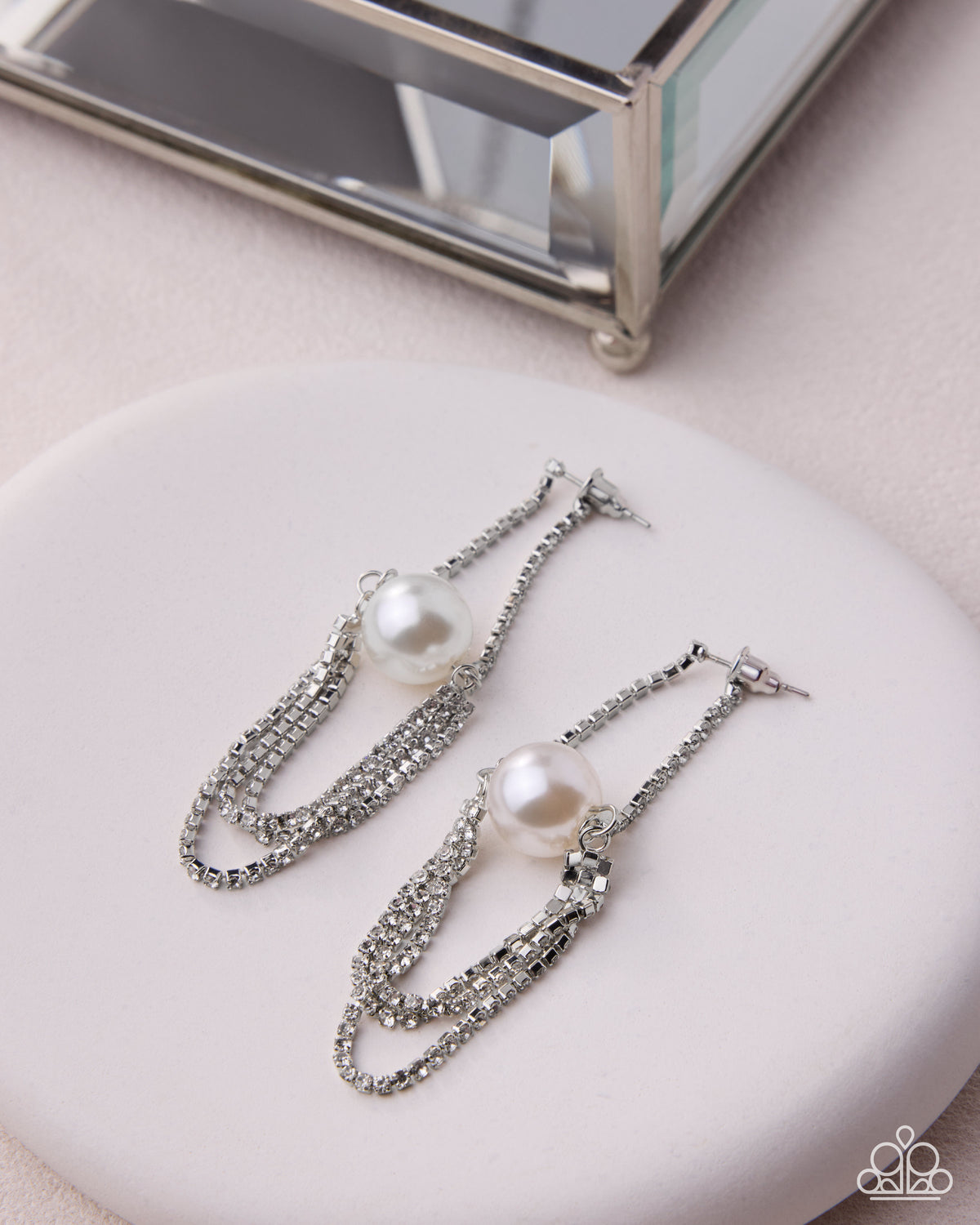Dainty Direction - White