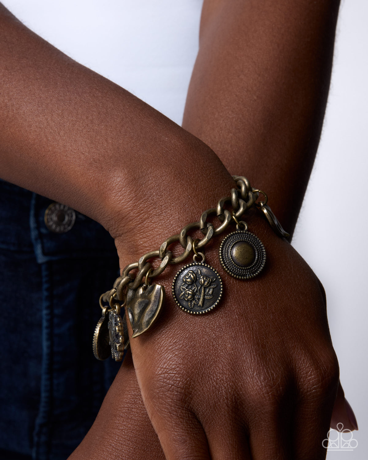 Paparazzi Chic Cache - Brass Heart Charm Style Bracelet